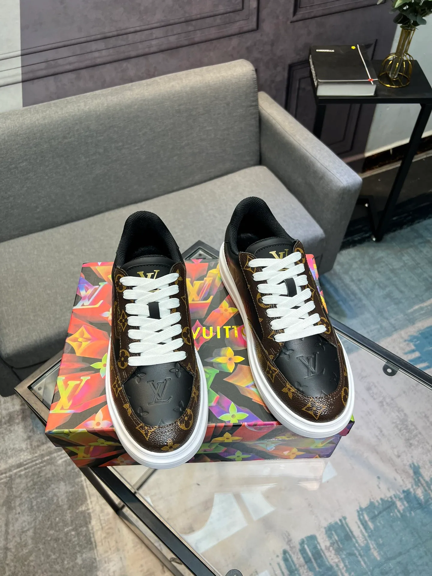Men's Men's Shoes 💰540 LV Louis Vuitton. The latest fashionable casual shoes are popular in physical stores. The new spring and summer comfortable imported custom patent leather plus cowhide, cowhide mesh, and unique jacquard fabric element design. With sheepskin lining, Lv original base, [sun][sun] high-end packaging and high quality💪Details determine quality, welcome to compare🇮🇹Code number 38-44, 45 can be customized